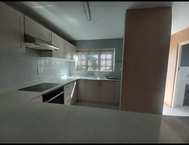2 BEDROOM DUPLEX FOR SALE IN GLENWOOD